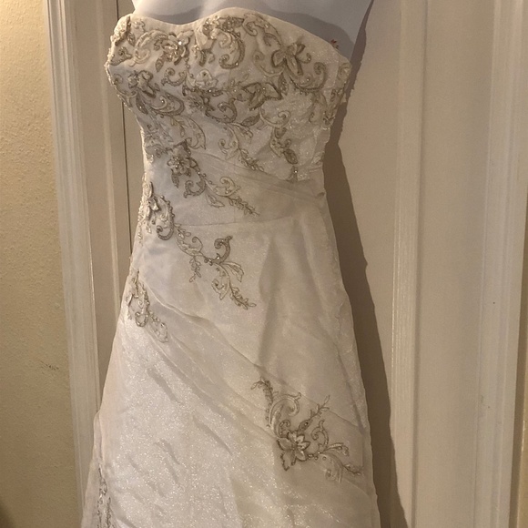 NEW SEQUIN EMBROIDERED WEDDING DRESS - Picture 6 of 8